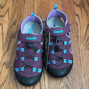 NEW - Big Girls size 4 Kamik sandals